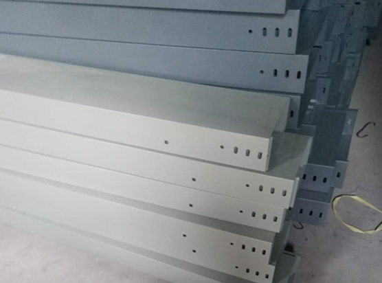 槽式電(diàn)纜橋架(jia)